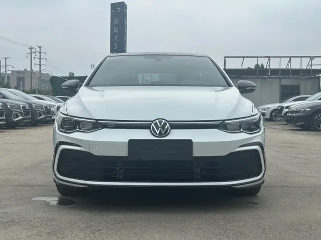 Volkswagen Golf — Фото автомобиля 2