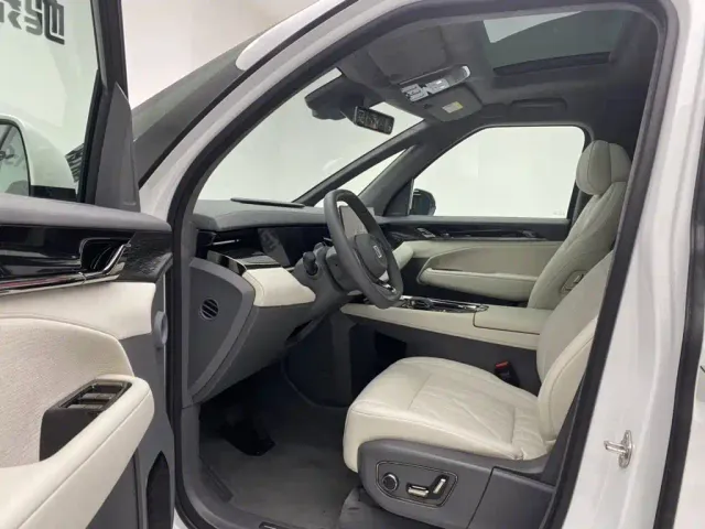 ZEEKR Zeekr 009 2024 6-seat Executive AWD 108kWh — Фото автомобиля 2