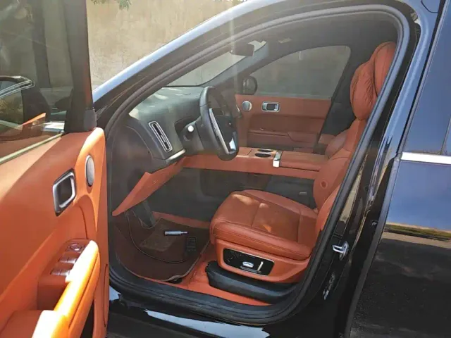 Li Auto L8 — Фото автомобиля 15