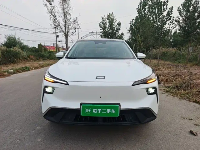 Besturn Yueyi 03 2025 565km Ultimate Edition — Фото автомобиля 2