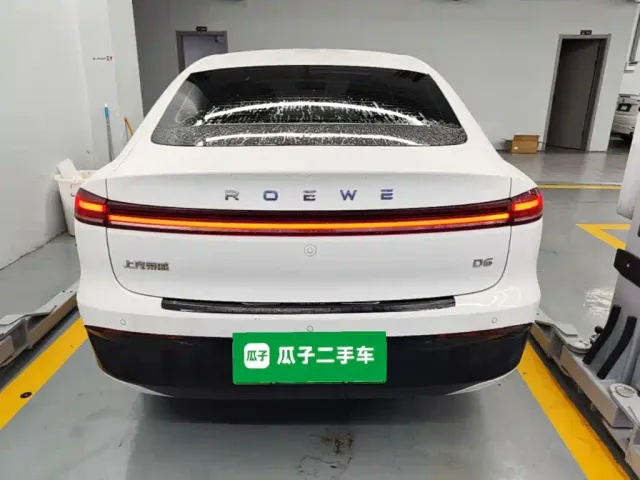 Roewe D6 — Фото автомобиля 5