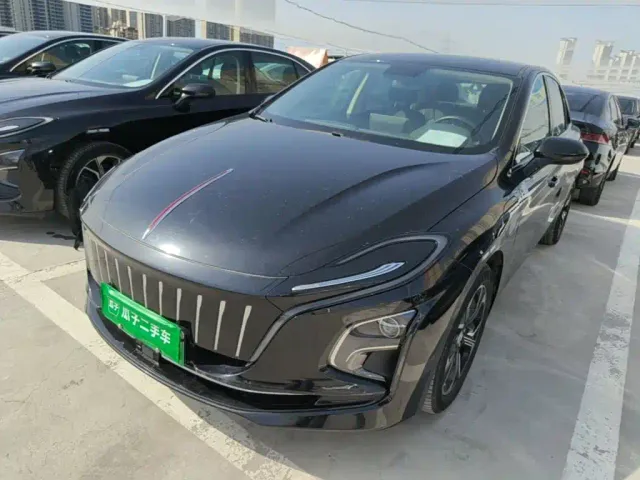 Фотография автомобиля — Hongqi E-QM5