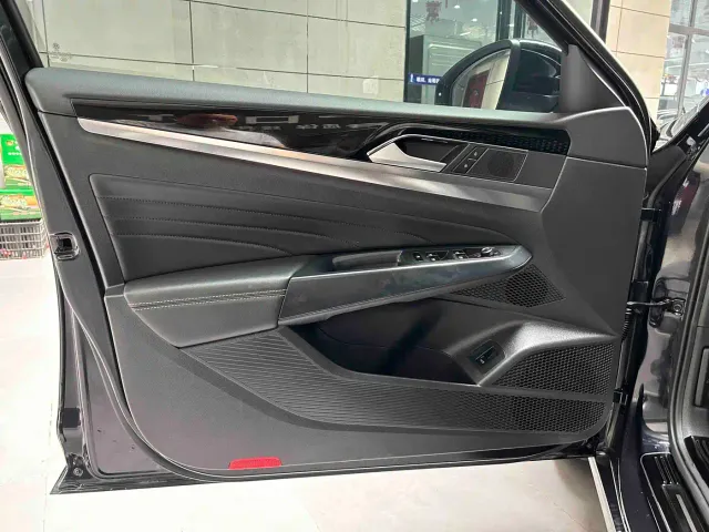 Volkswagen Passat — Фото автомобиля 10