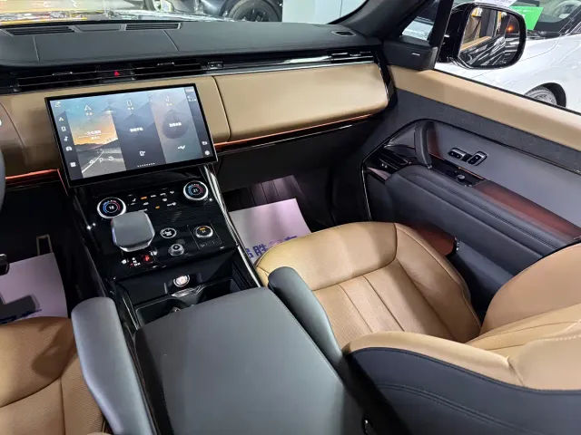 Land Rover Range Rover Sport — Фото автомобиля 13