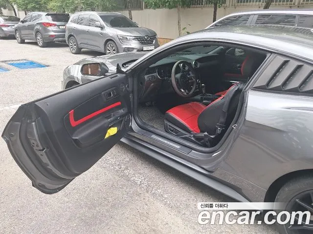 Ford Mustang — Фото автомобиля 7