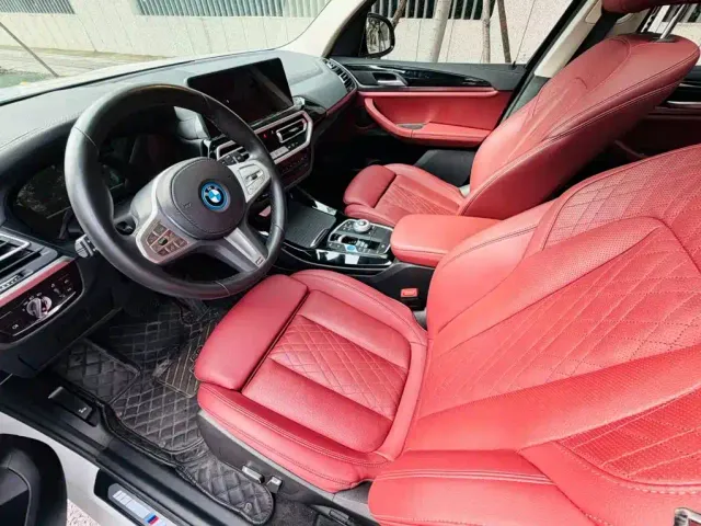 BMW iX3 — Фото автомобиля 14