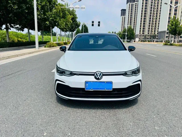 Volkswagen Golf — Фото автомобиля 2