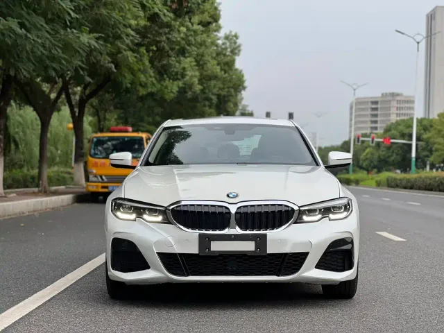 Фотография автомобиля — BMW 3 Series