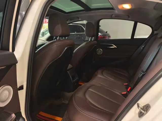 BMW 1 Series — Фото автомобиля 12