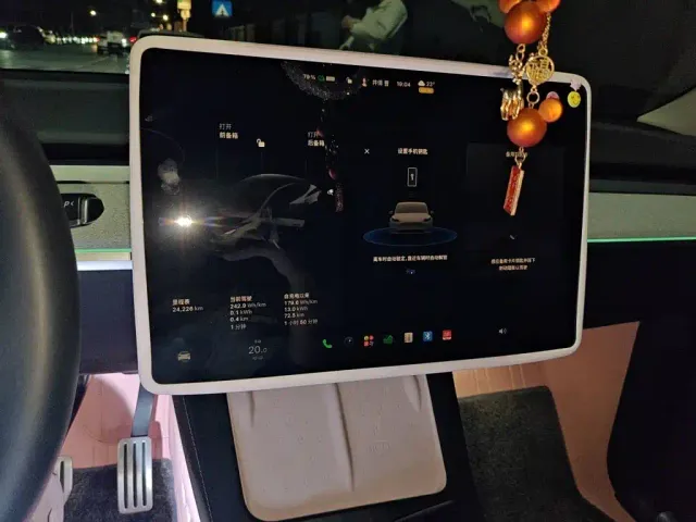 Tesla Model Y — Фото автомобиля 7
