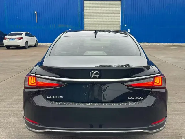 Lexus ES — Фото автомобиля 5