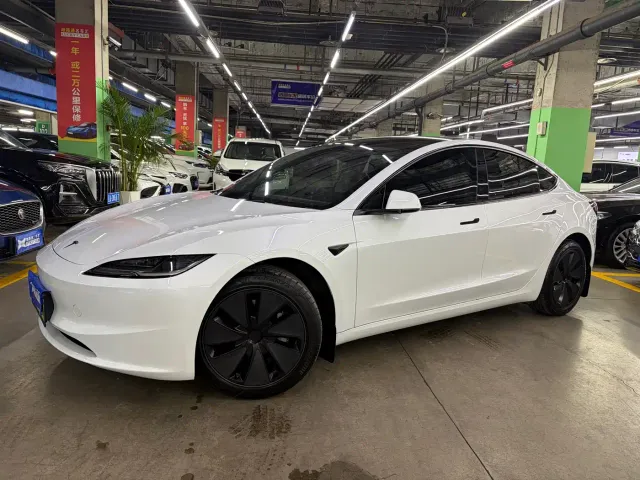 Фотография автомобиля — Tesla Model 3