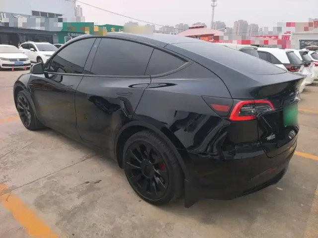 Tesla Model Y — Фото автомобиля 4