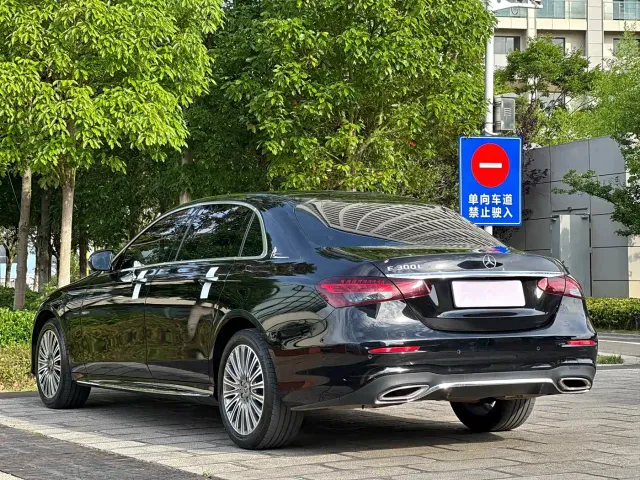Mercedes-Benz Mercedes-Benz E-Class 2022 Model Facelift III E 300 L Sport Fashion — Фото автомобиля 6