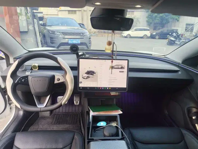 Tesla Model 3 — Фото автомобиля 5