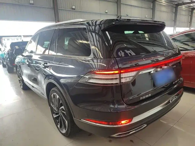 Lincoln Aviator — Фото автомобиля 4