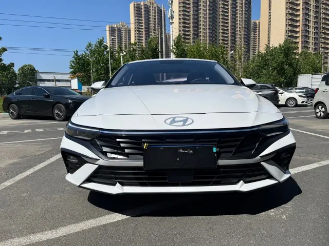 Hyundai Elantra — Фото автомобиля 2
