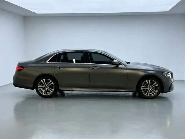 Mercedes-Benz E-Class — Фото автомобиля 9