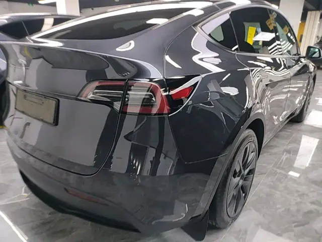 Tesla Model Y — Фото автомобиля 7