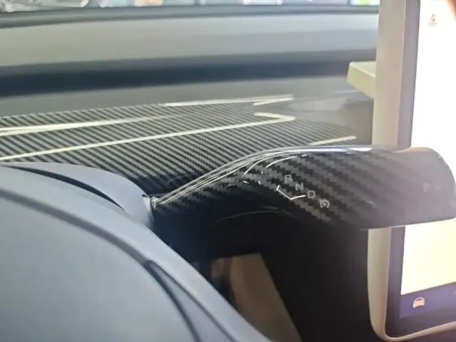 Tesla Model Y — Фото автомобиля 9