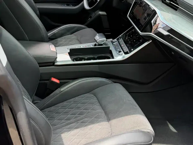 Audi A7L — Фото автомобиля 10