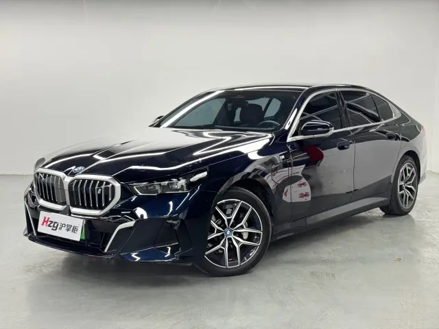 Фотография автомобиля — BMW i5