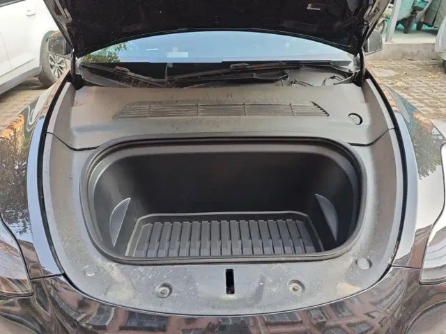 Tesla Model Y — Фото автомобиля 16