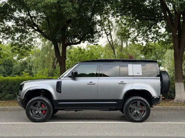 Land Rover Defender — Фото автомобиля 12