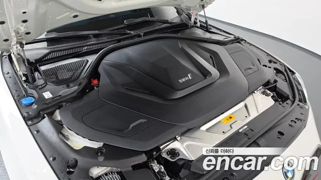 BMW i4 — Фото автомобиля 5