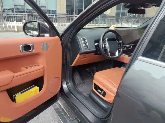 Li Auto L9 — Фото автомобиля 13