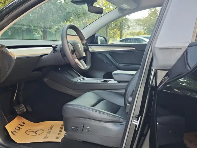 Tesla Model Y — Фото автомобиля 4