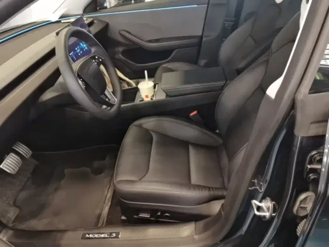Tesla Model 3 — Фото автомобиля 14