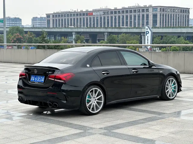 Mercedes-Benz Mercedes-Benz A-Class AMG 2022 AMG A 35 L 4MATIC — Фото автомобиля 7