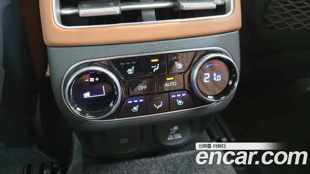 Genesis GV70 — Фото автомобиля 30