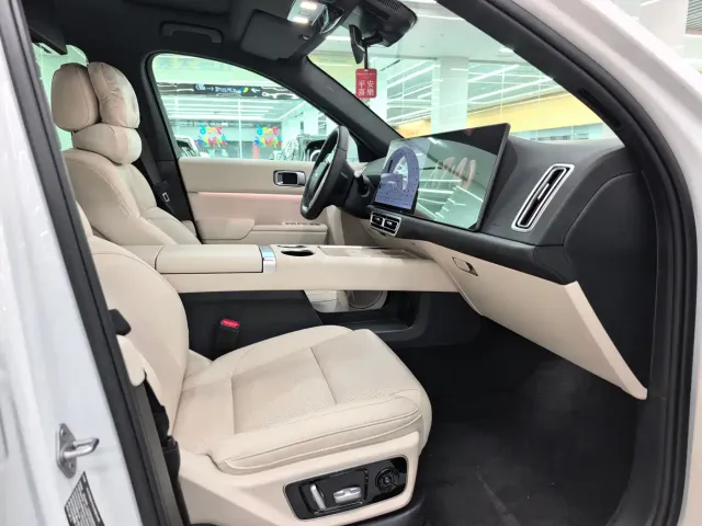 Li Auto L7 — Фото автомобиля 10