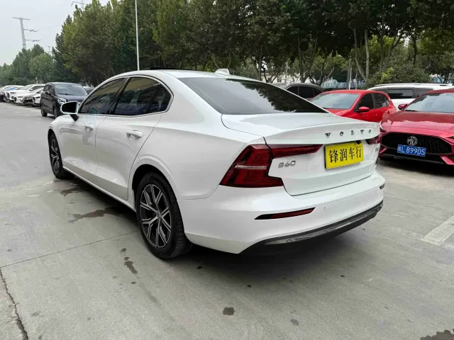 Volvo S60 — Фото автомобиля 4