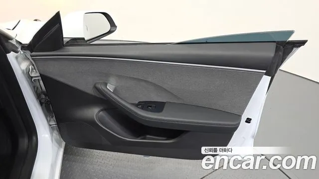 Tesla Model 3 — Фото автомобиля 24