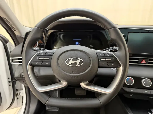 Hyundai Elantra — Фото автомобиля 10