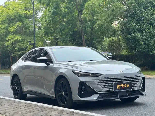 Changan UNI-V — Фото автомобиля 3