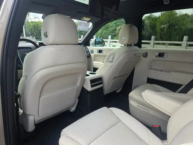 Li Auto L9 — Фото автомобиля 10