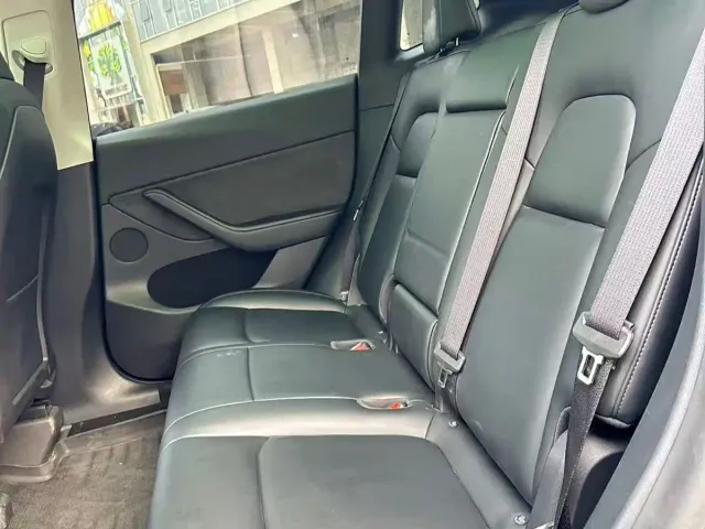 Tesla Model Y — Фото автомобиля 5