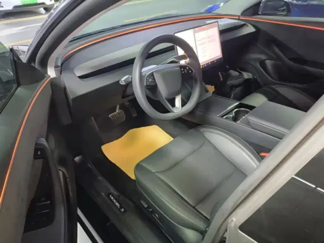Tesla Model 3 — Фото автомобиля 15