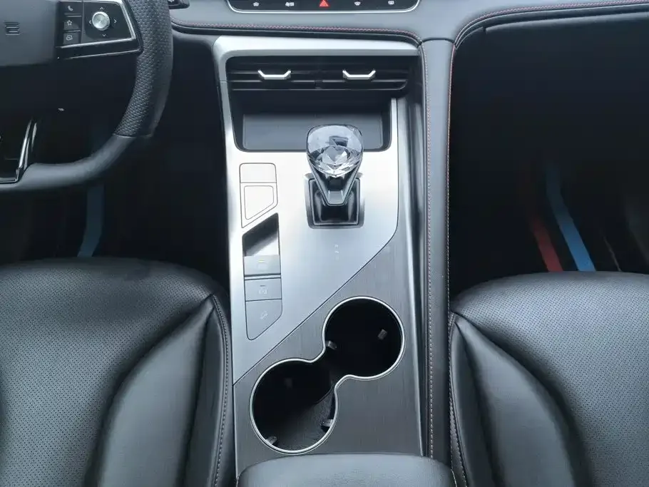 Roewe Roewe RX5 New Energy 2023 eRX5 Super Hybrid Premium Edition — Фото автомобиля 16