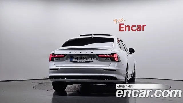 Volvo S90 — Фото автомобиля 4
