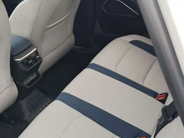 Geely Emgrand — Фото автомобиля 7
