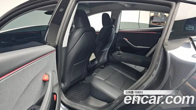 Tesla Model 3 — Фото автомобиля 11