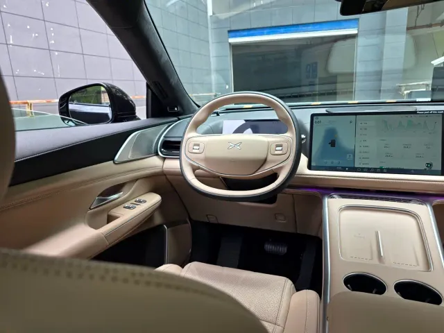 Xpeng G9 — Фото автомобиля 10