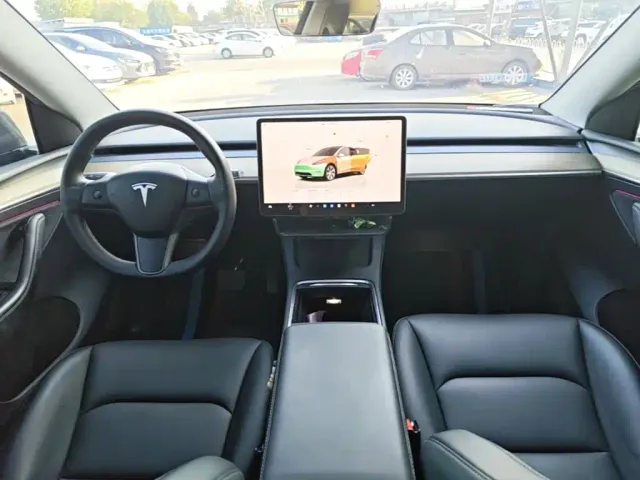 Tesla Model Y — Фото автомобиля 9