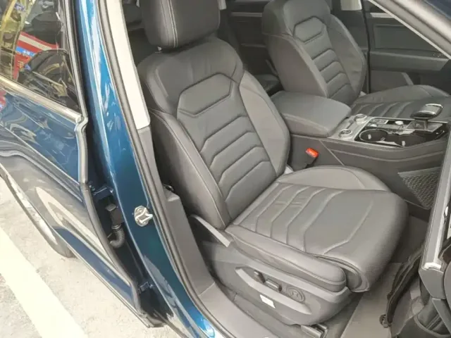 Volkswagen Touareg — Фото автомобиля 24