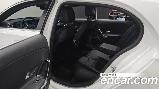 Mercedes-Benz A-Class — Фото автомобиля 12